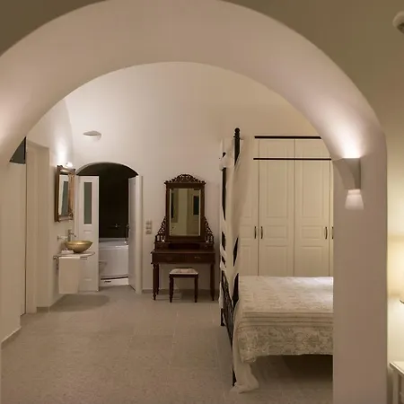Serenity Suites & * Fira (Santorini)
