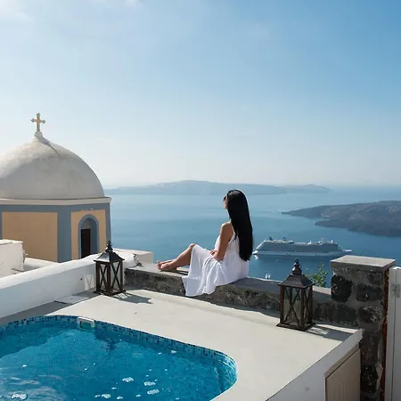 Serenity Suites & Fira (Santorini)
