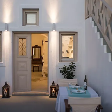 Serenity Suites & Villa Fira (Santorini)