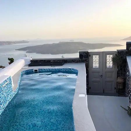 Serenity Suites & Villa Fira (Santorini)